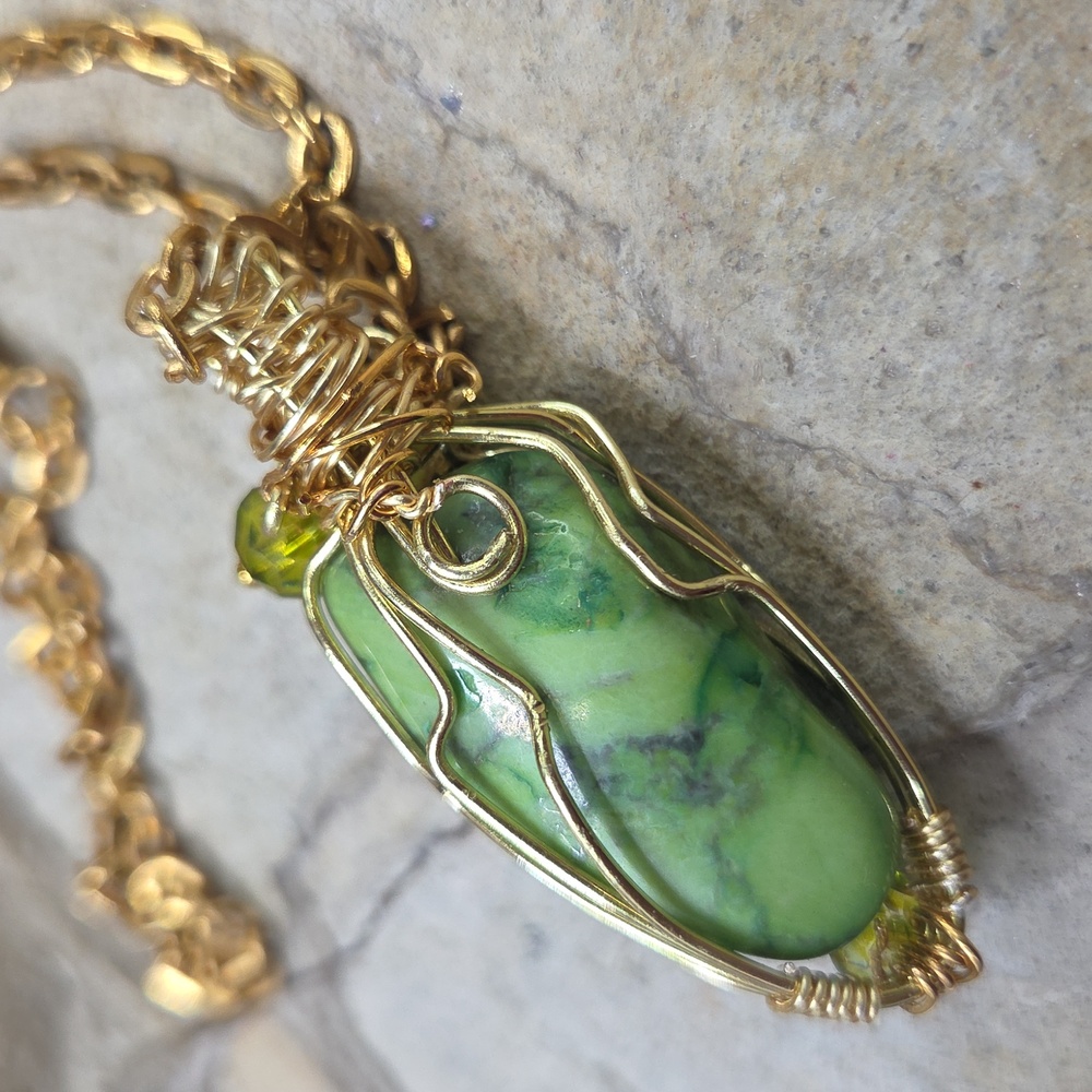 Green Turquoise Wirewrapped Pendant Necklace - Picture 7 of 8